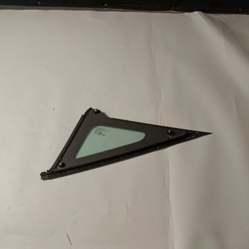 Triangular window assembl...